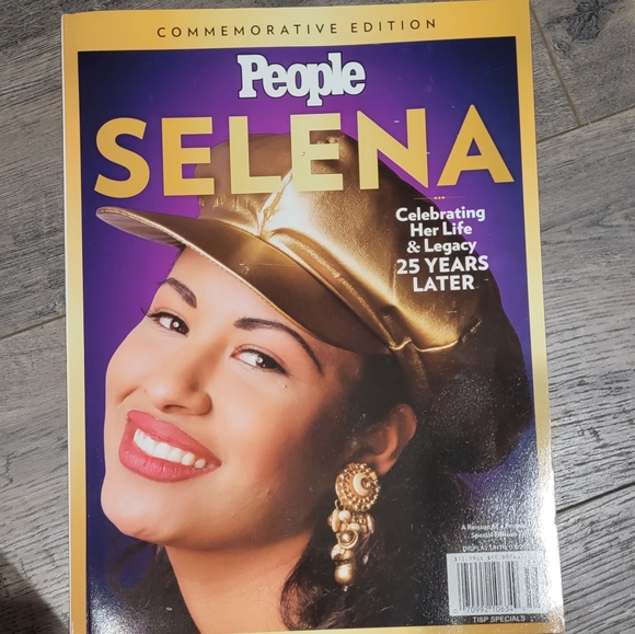Selena Quintanilla Memorabilia Collection - Picture 4 of 4